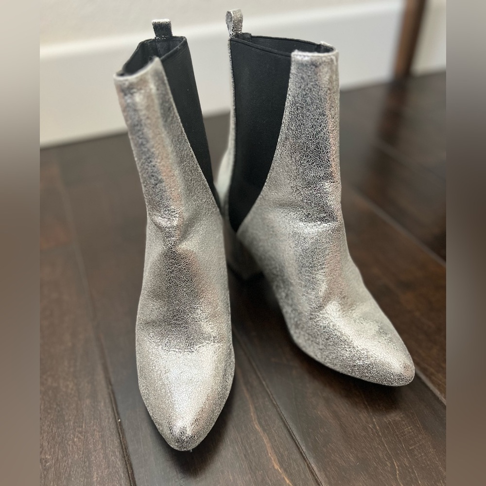 Wild Diva silver booties - Picture 2 of 5